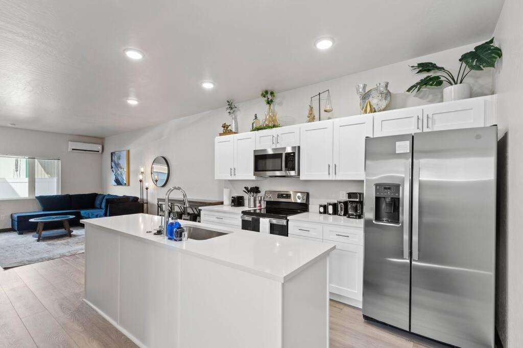 Brand New 2bd 1 5bth Triplex Unit Near Downtown Apartment
