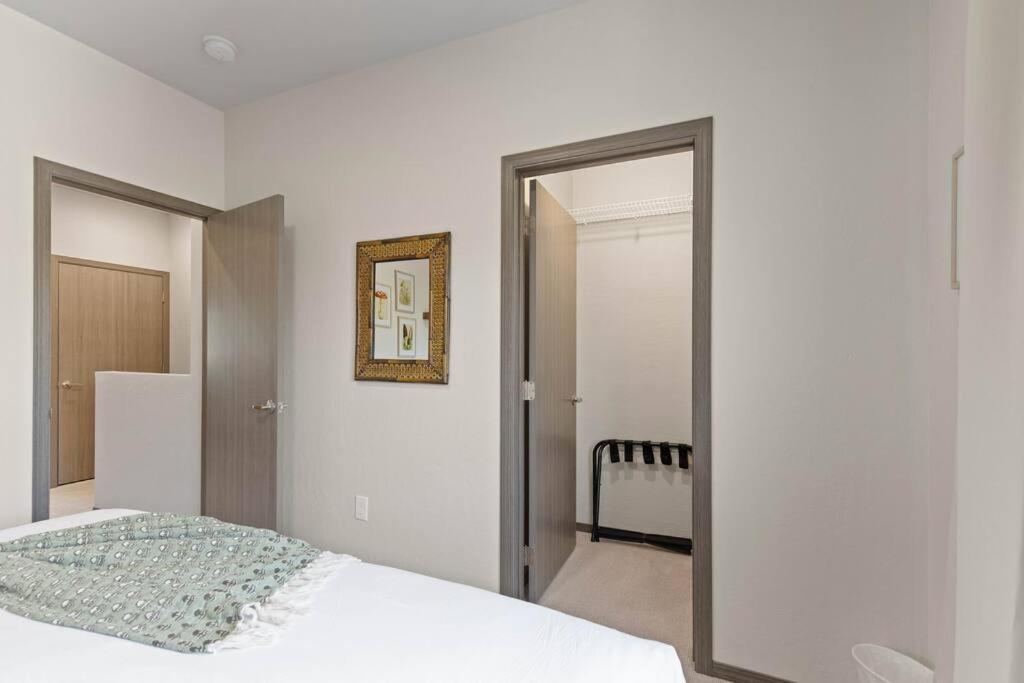 Brand New 2bd 1 5bth Triplex Unit Near Downtown *